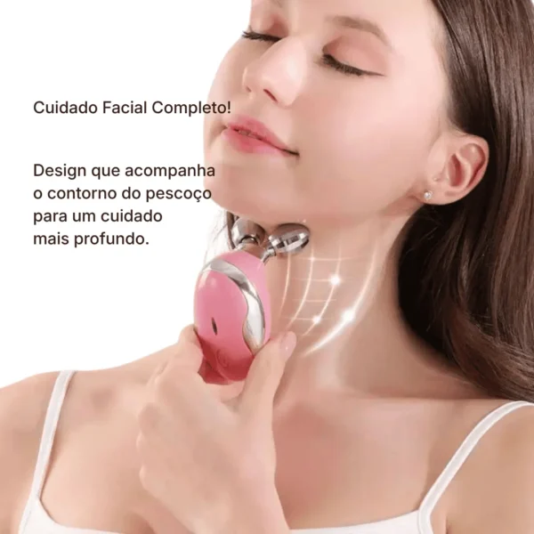 Mulher usando massageador facial com microcorrente EMS no pescoço